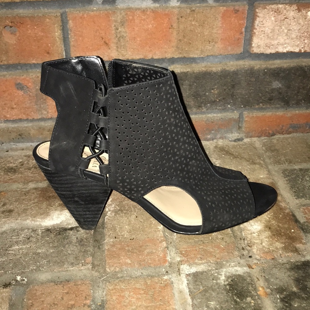Vince camuto open toed block heel
